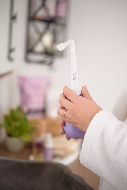 Detail of TerraMama perineal compress designed for postpartum therapy.
Détail de la compresse périnéale TerraMama conçue pour la thermothérapie post-partum