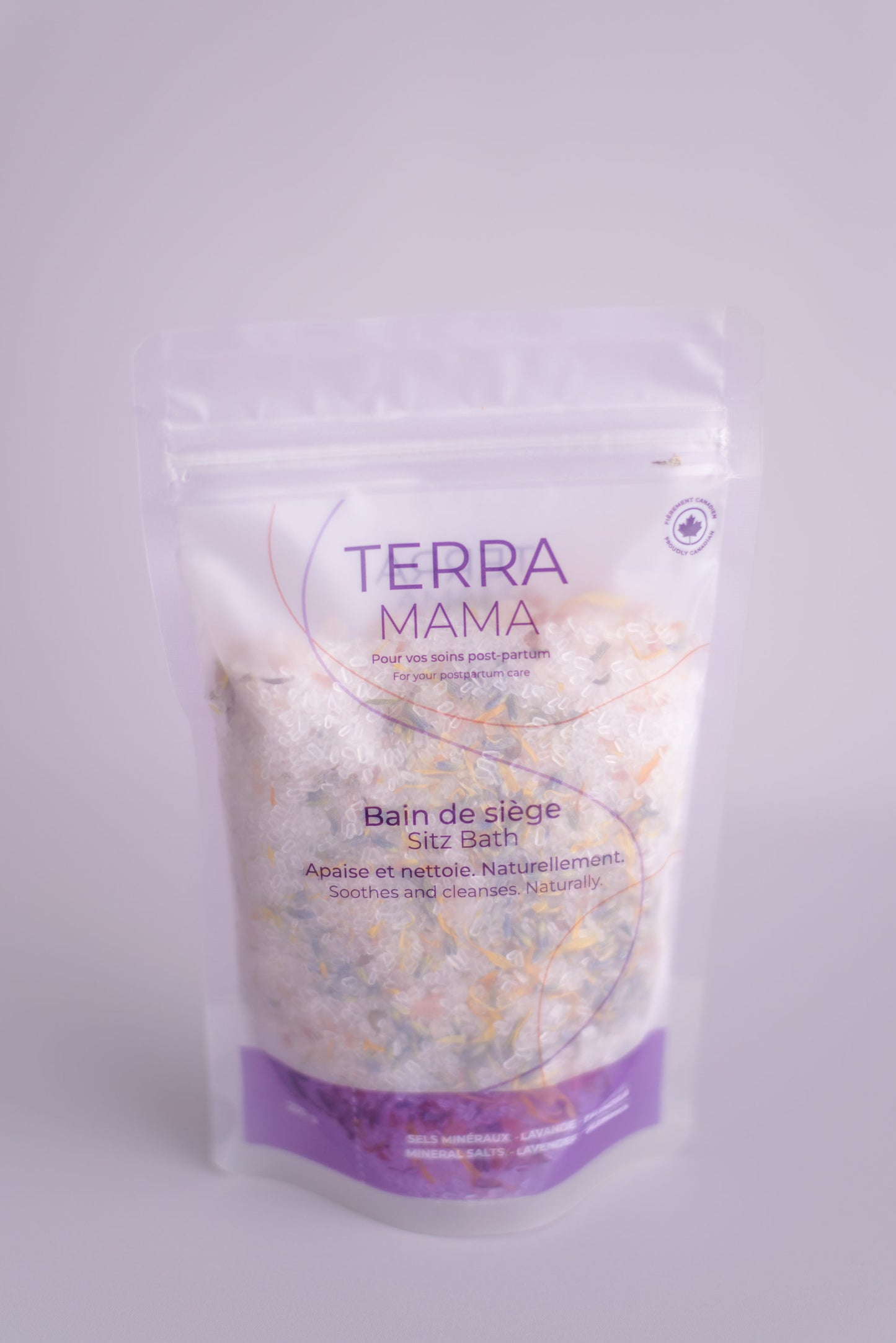 TerraMama herbal sitz bath for postpartum perineal care.
Bain de siège TerraMama pour les soins périnéaux après l’accouchement